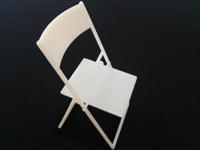 リアルモデル　折りたたみ椅子のプロモーション